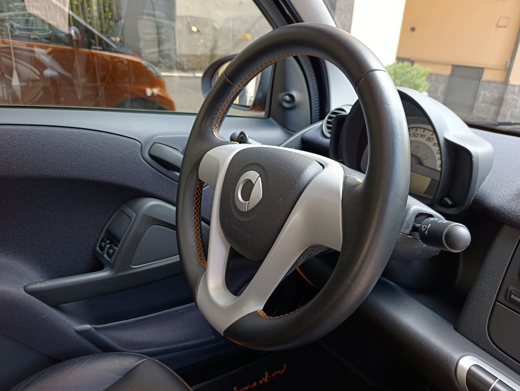 Smart Fortwo 1.0 71cv Night Orange 1 di 99 - immagine 18