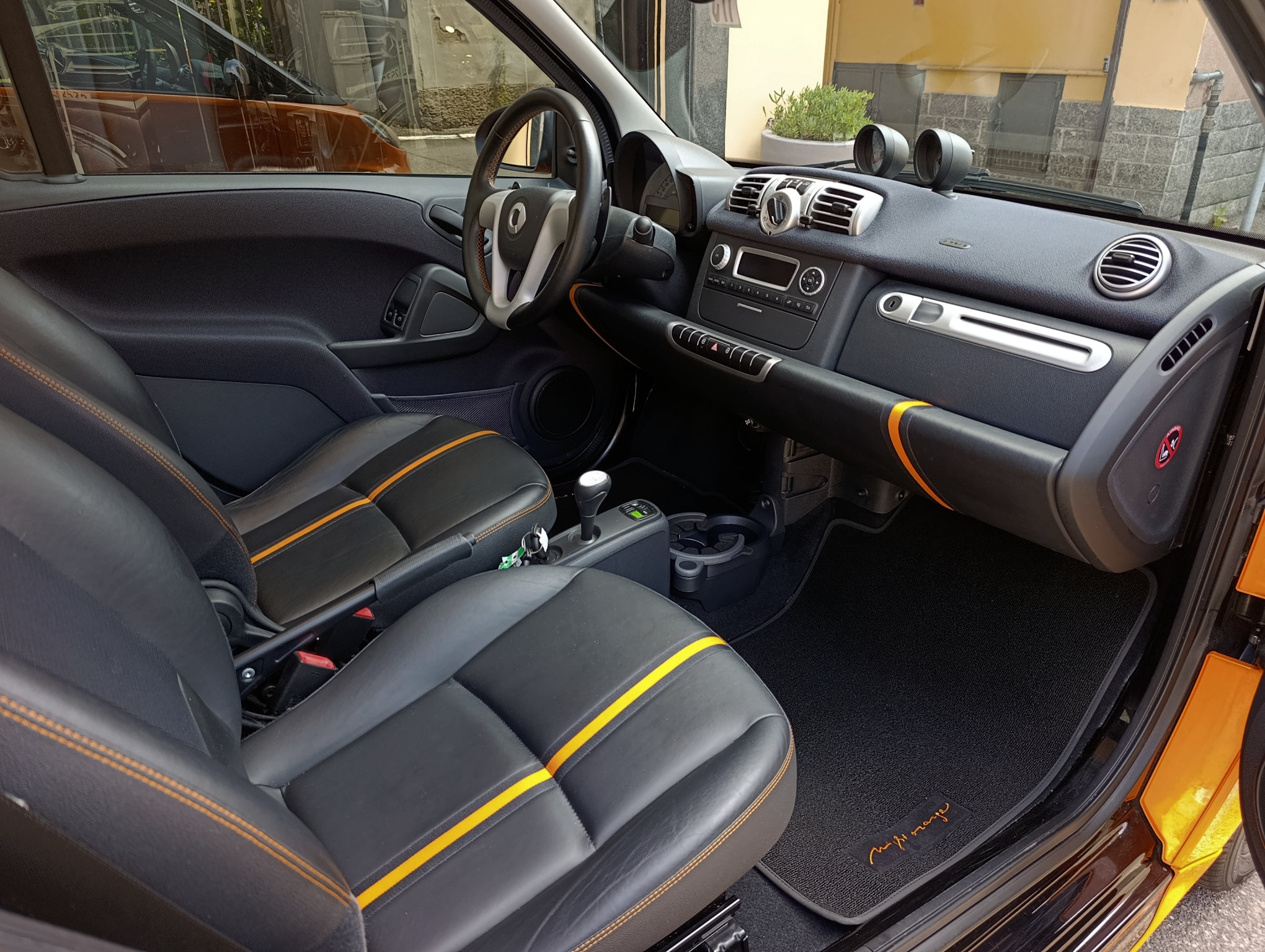 Smart Fortwo 1.0 71cv Night Orange 1 di 99 - immagine 16