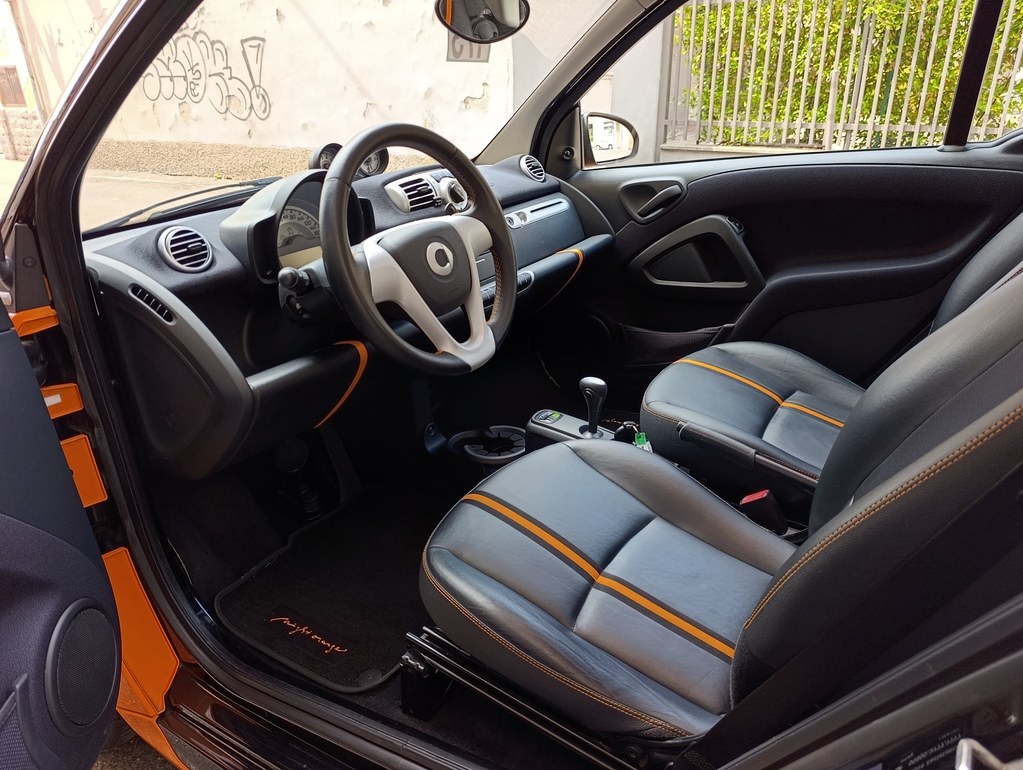 Smart Fortwo 1.0 71cv Night Orange 1 di 99 - immagine 10