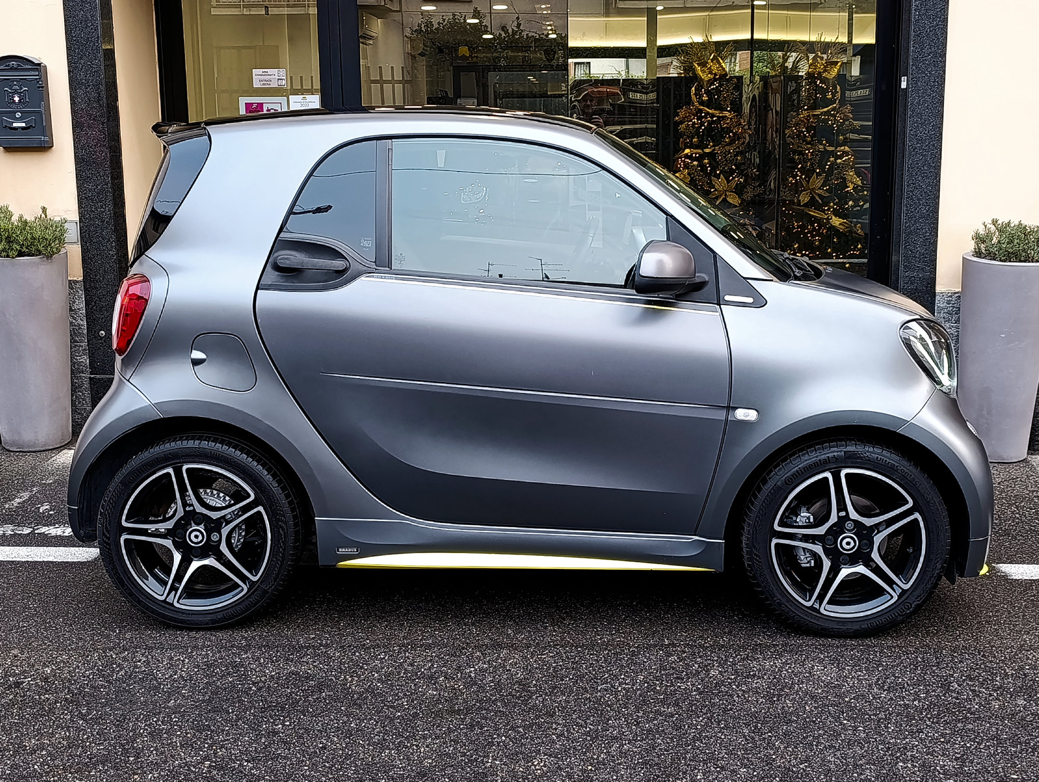 Smart Fortwo 0.9 90cv UrbanGold Tailor Made Brabus Edition 1/100 esemplari nel mondo - immagine 6
