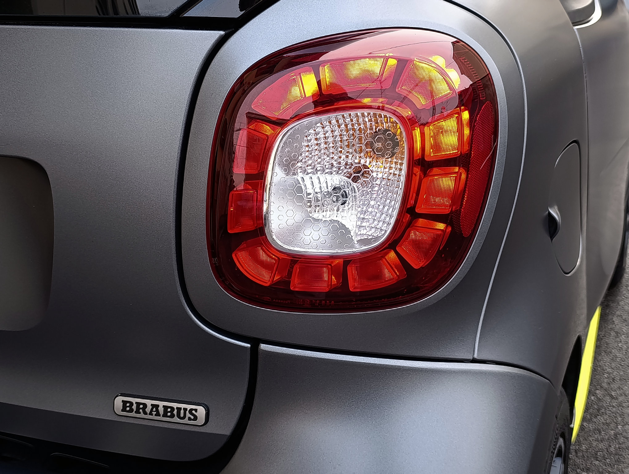 Smart Fortwo 0.9 90cv UrbanGold Tailor Made Brabus Edition 1/100 esemplari nel mondo - immagine 8