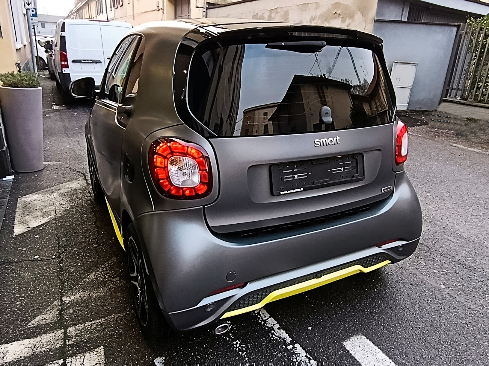 Smart Fortwo 0.9 90cv UrbanGold Tailor Made Brabus Edition 1/100 esemplari nel mondo - immagine 2