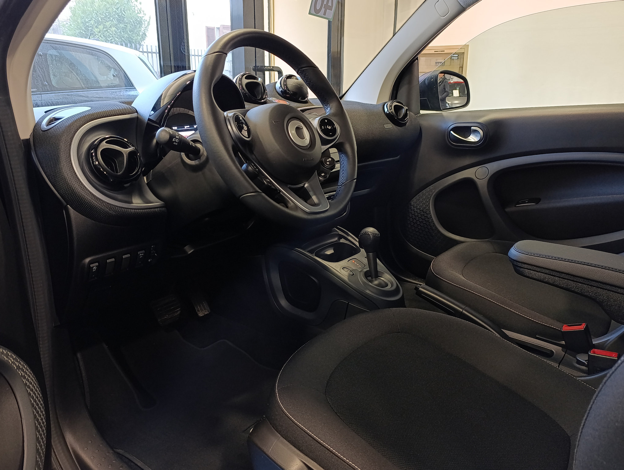 Smart Fortwo 1.0 Passion 71cv twinamic ultima del '19 - immagine 29