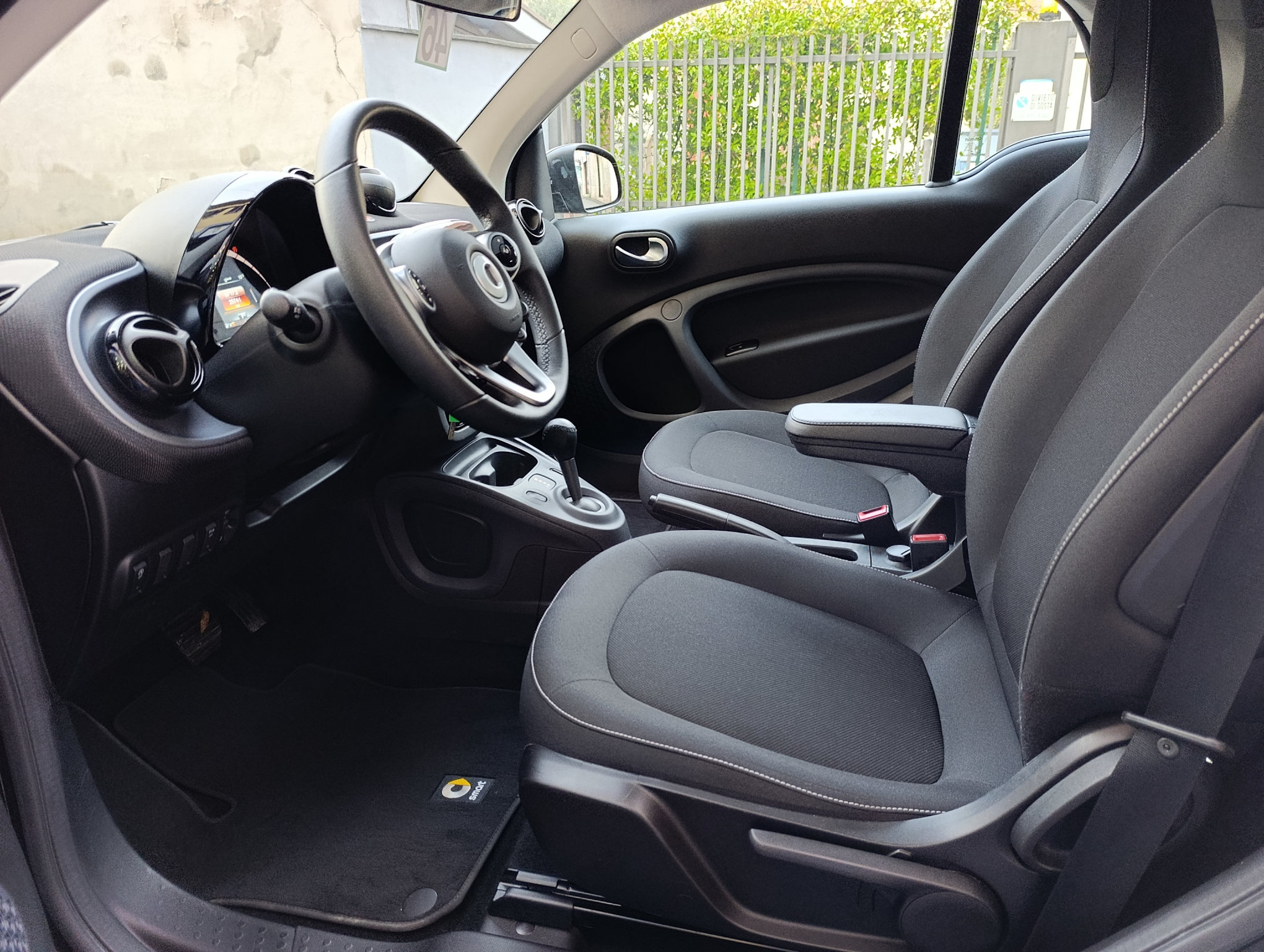 Smart Fortwo 1.0 Passion 71cv twinamic ultima del '19 - immagine 16