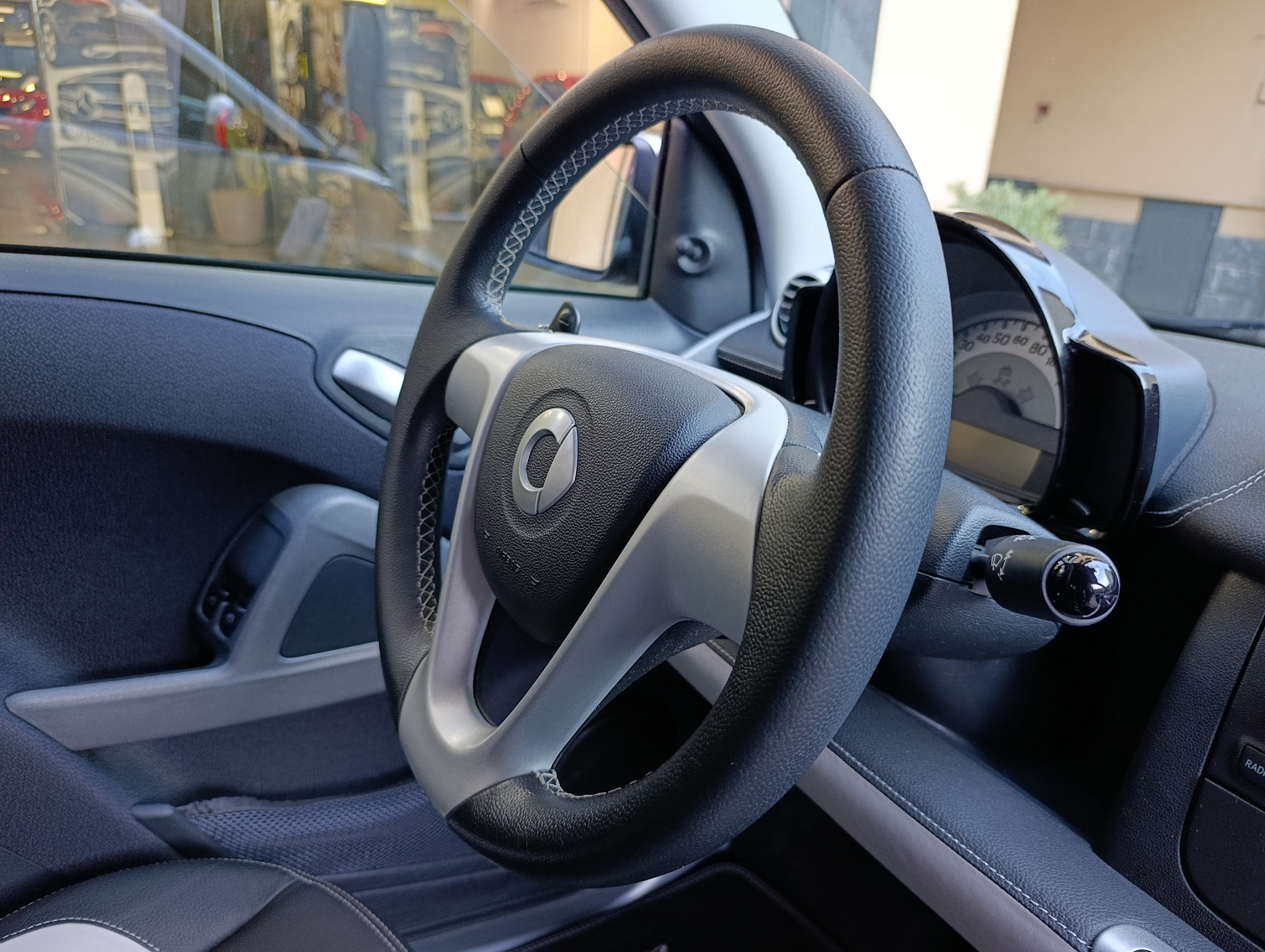 Smart Fortwo Cabrio 1.0 71cv City Beam edizione 1/100 - immagine 21
