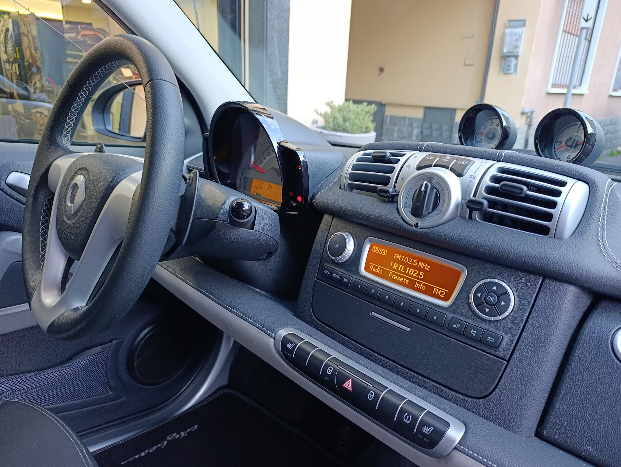 Smart Fortwo Cabrio 1.0 71cv City Beam edizione 1/100 - immagine 23