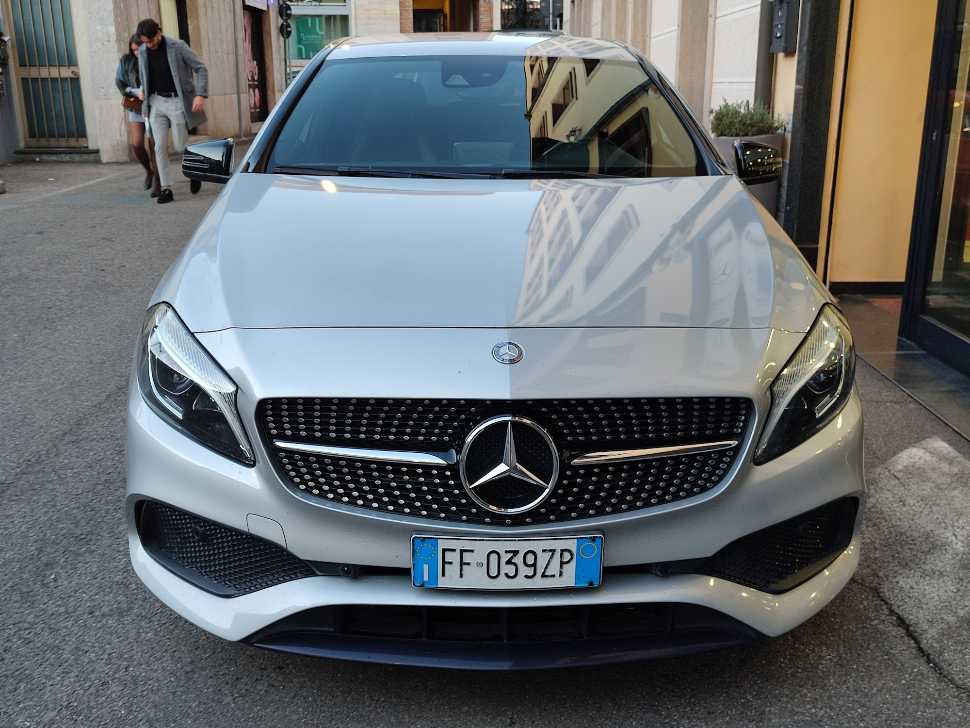Mercedes-Benz Classe A 200d aut. Premium 4Matic - immagine 2