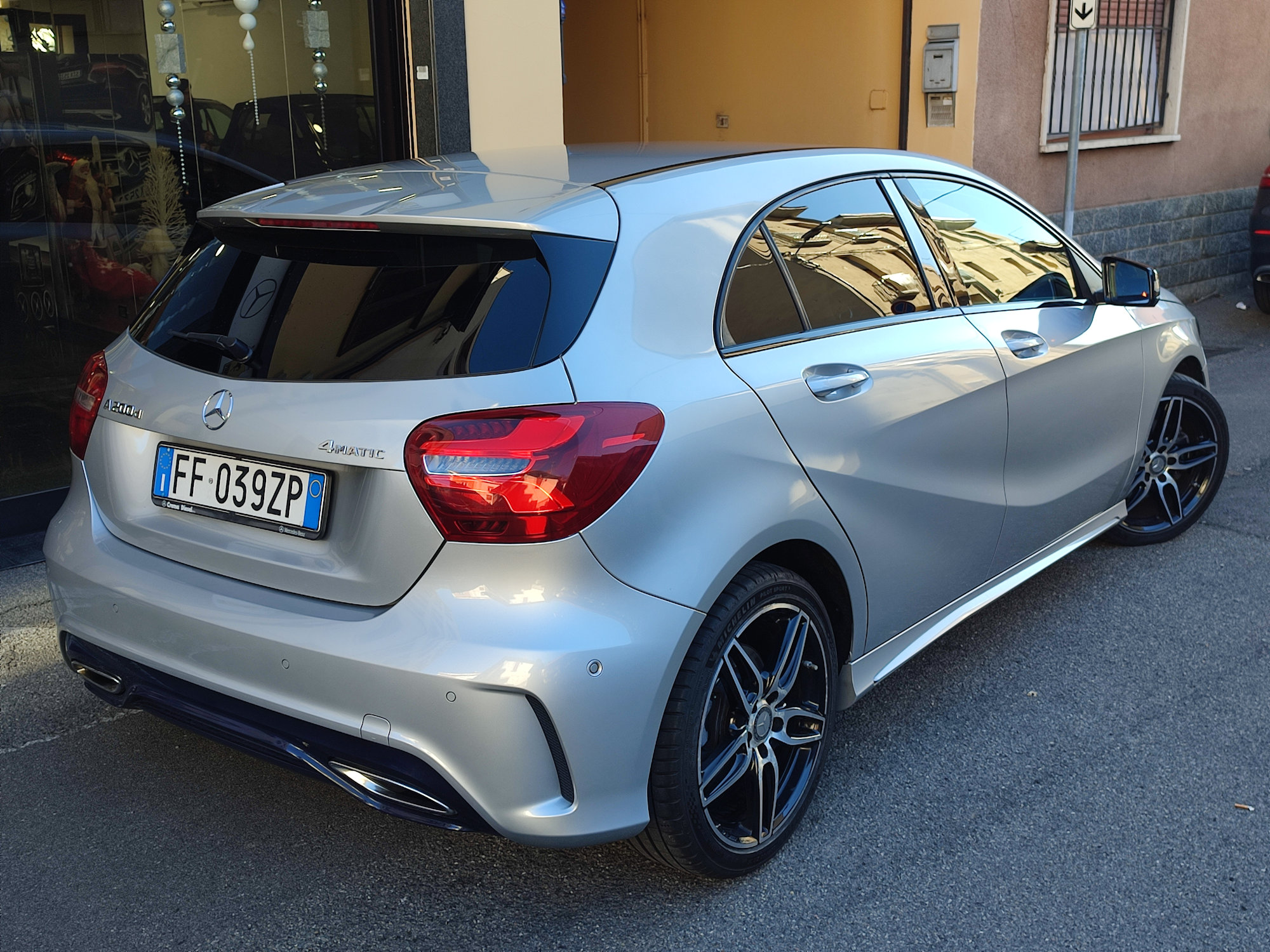 Mercedes-Benz Classe A 200d aut. Premium 4Matic - immagine 3
