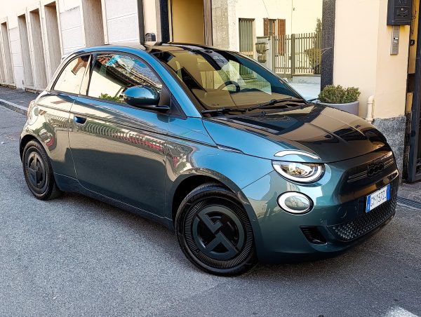 Fiat 500 e Elettrica 42 kWh Giorgio Armani Edition