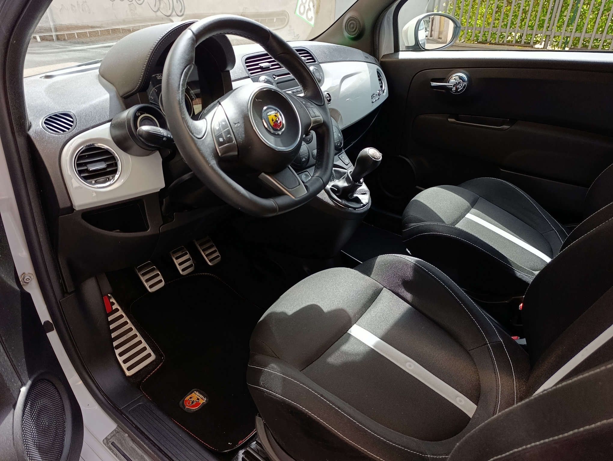 Abarth 500 t-jet Cabriolet 1.4 T jet Bicolor - immagine 15