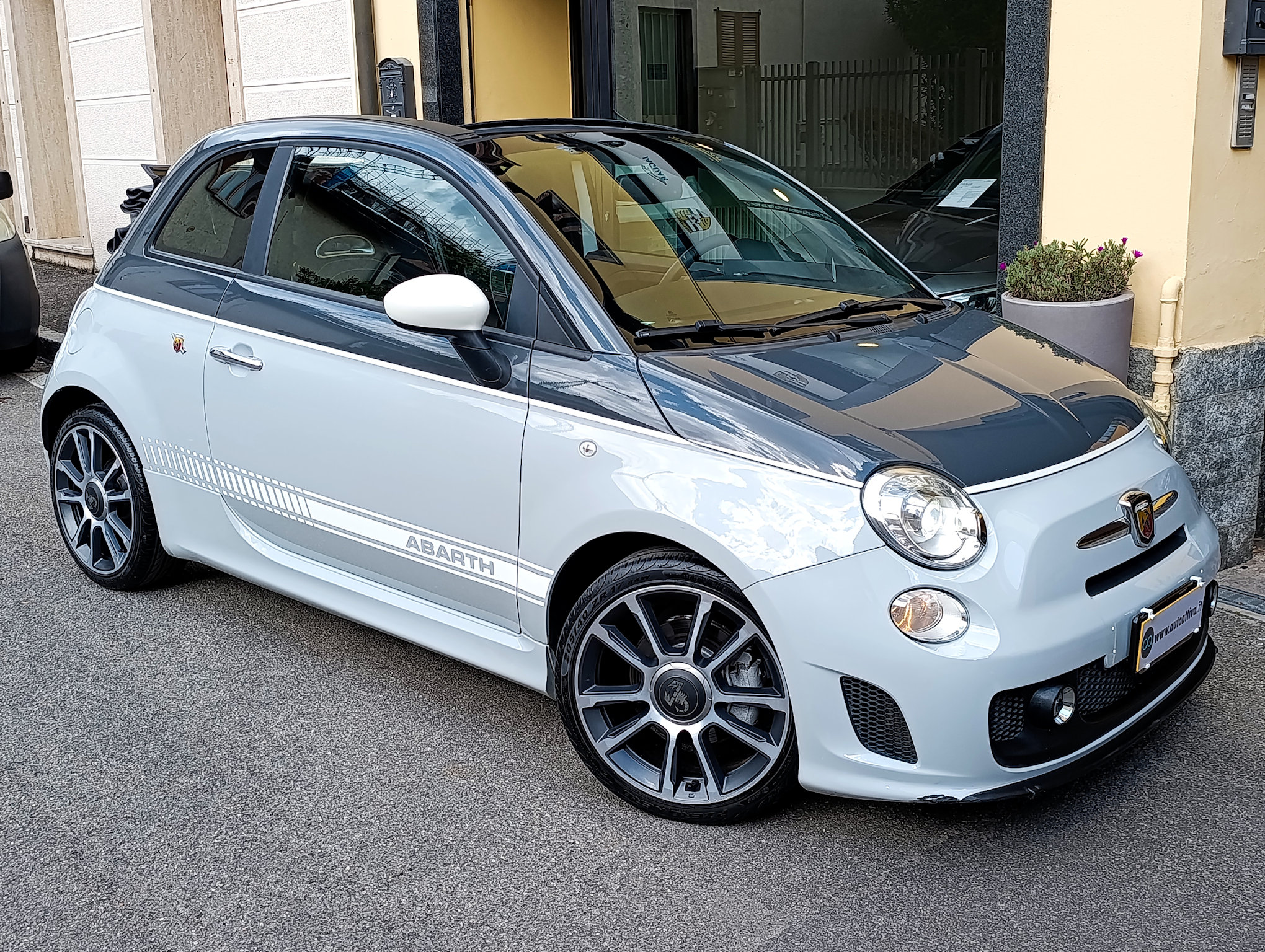 Abarth 500 t-jet Cabriolet 1.4 T jet Bicolor - immagine 23