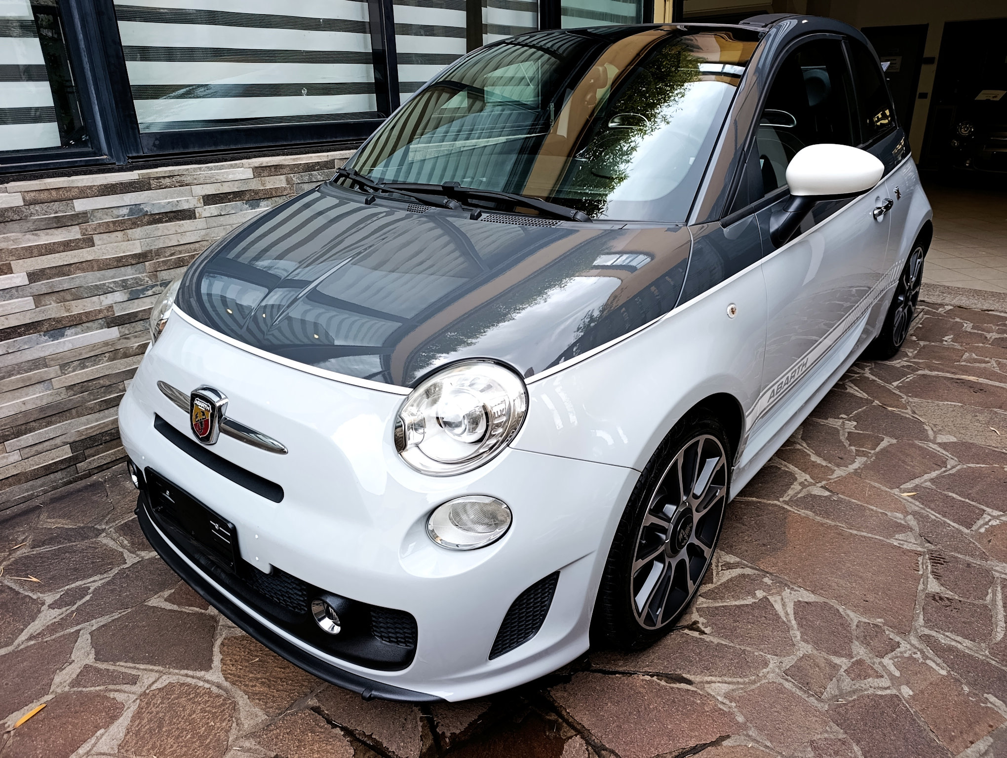 Abarth 500 t-jet Cabriolet 1.4 T jet Bicolor - immagine 28