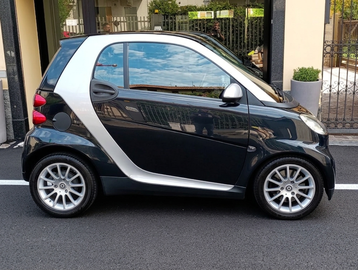 Smart Fortwo 1.0 71cv Passion aut. - immagine 2
