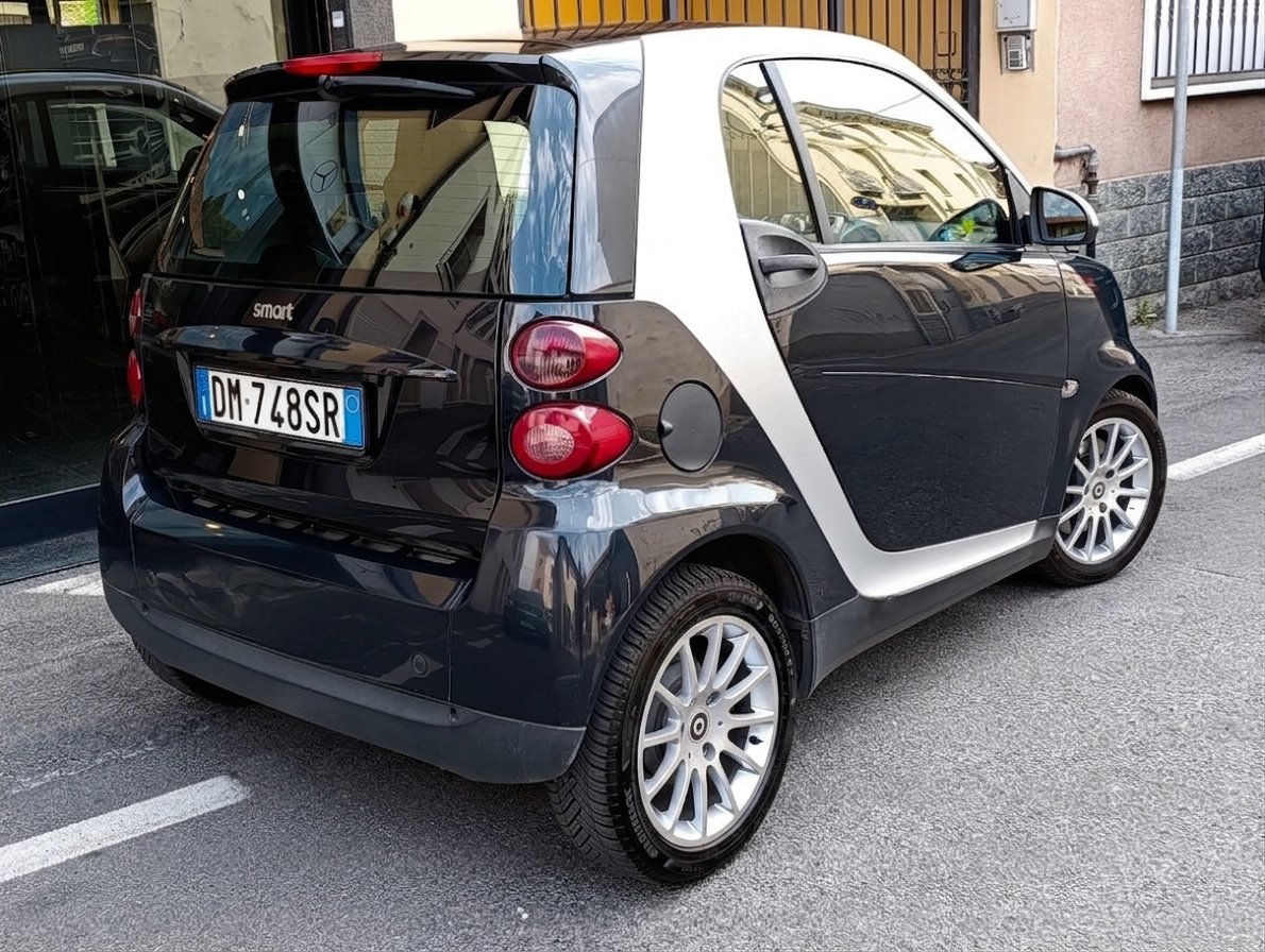 Smart Fortwo 1.0 71cv Passion aut. - immagine 3