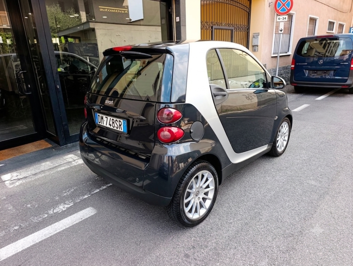 Smart Fortwo 1.0 71cv Passion aut. - immagine 6
