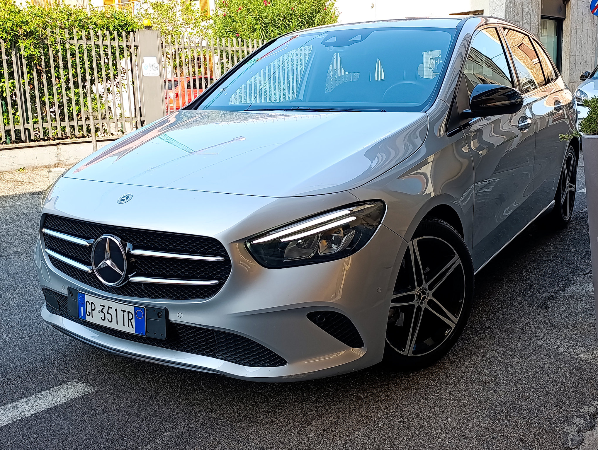 Mercedes-Benz Classe B 180 Sport aut. Pack Night - immagine 7
