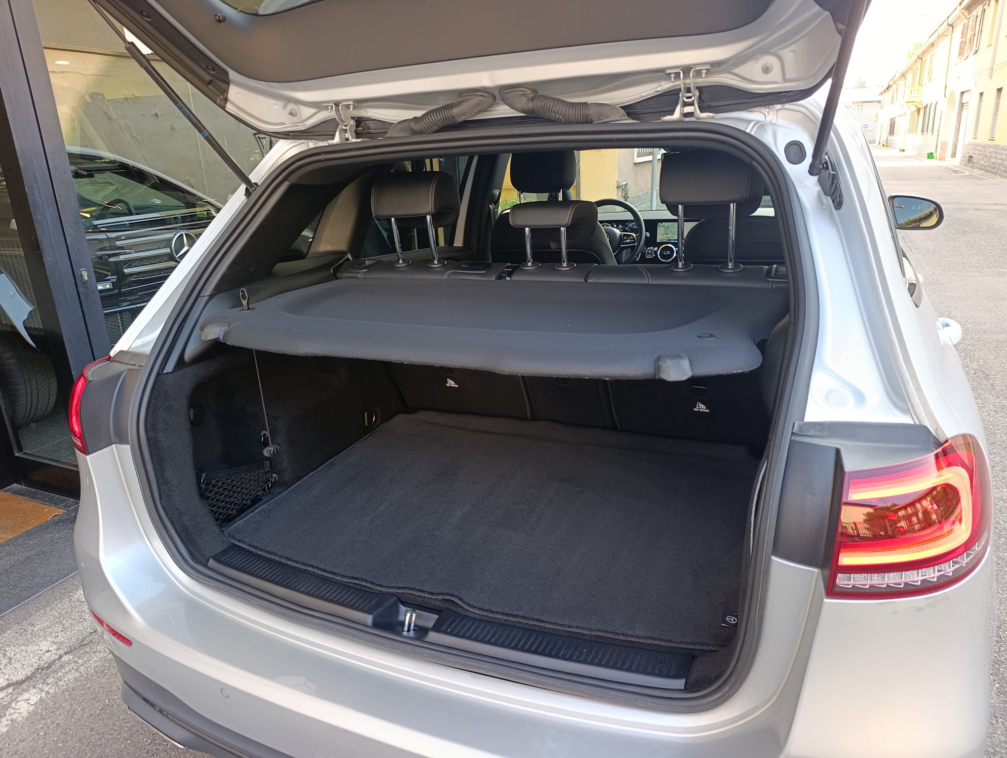 Mercedes-Benz Classe B 180 Sport aut. Pack Night - immagine 15