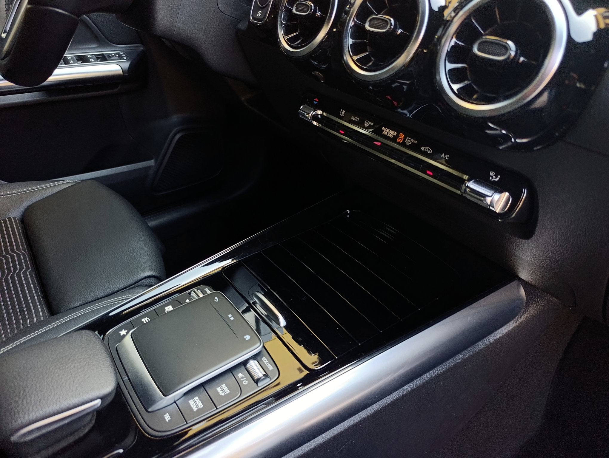 Mercedes-Benz Classe B 180 Sport aut. Pack Night - immagine 26