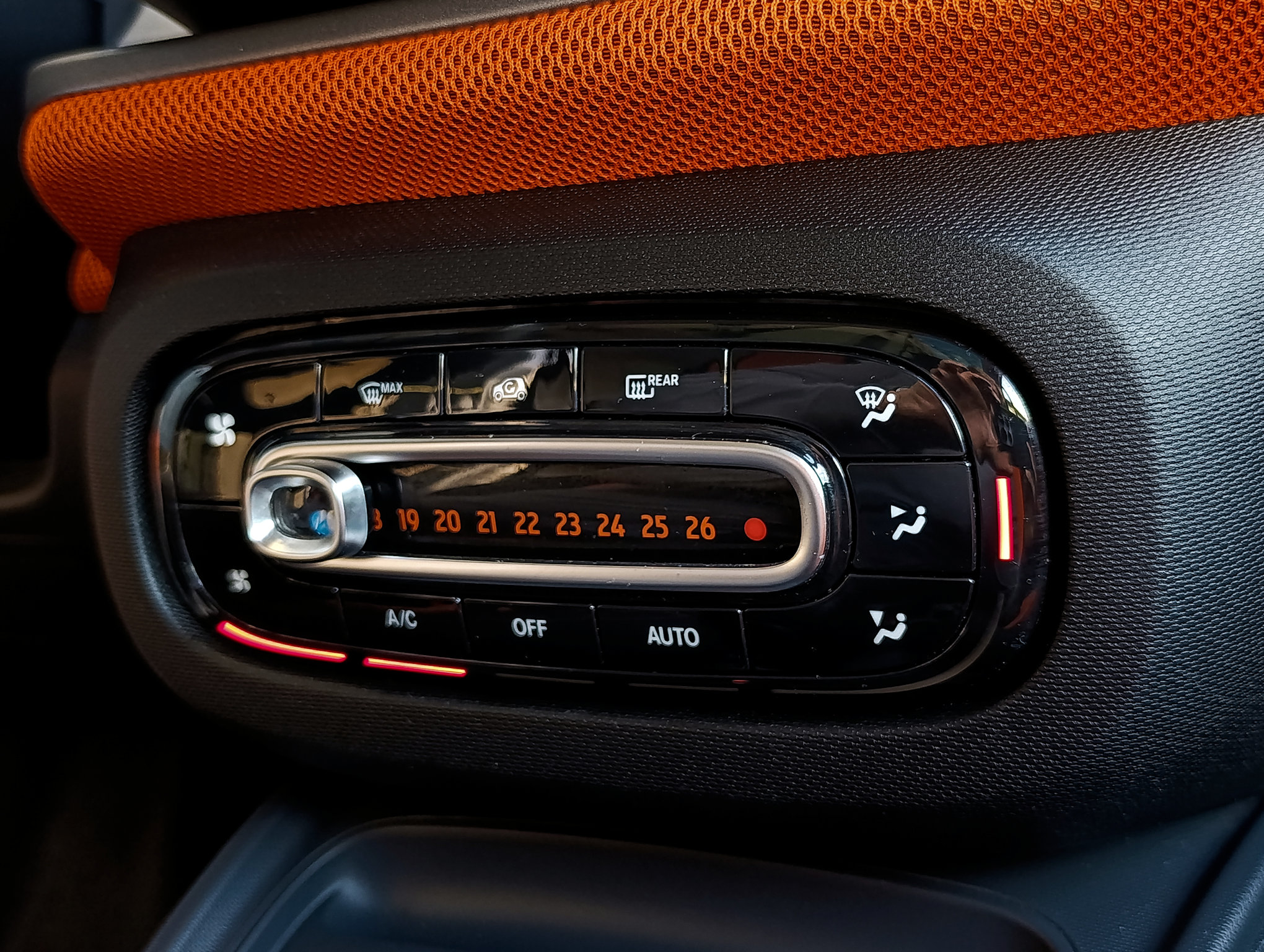Smart Fortwo 1.0 Passion 71cv Orange automatica - immagine 12