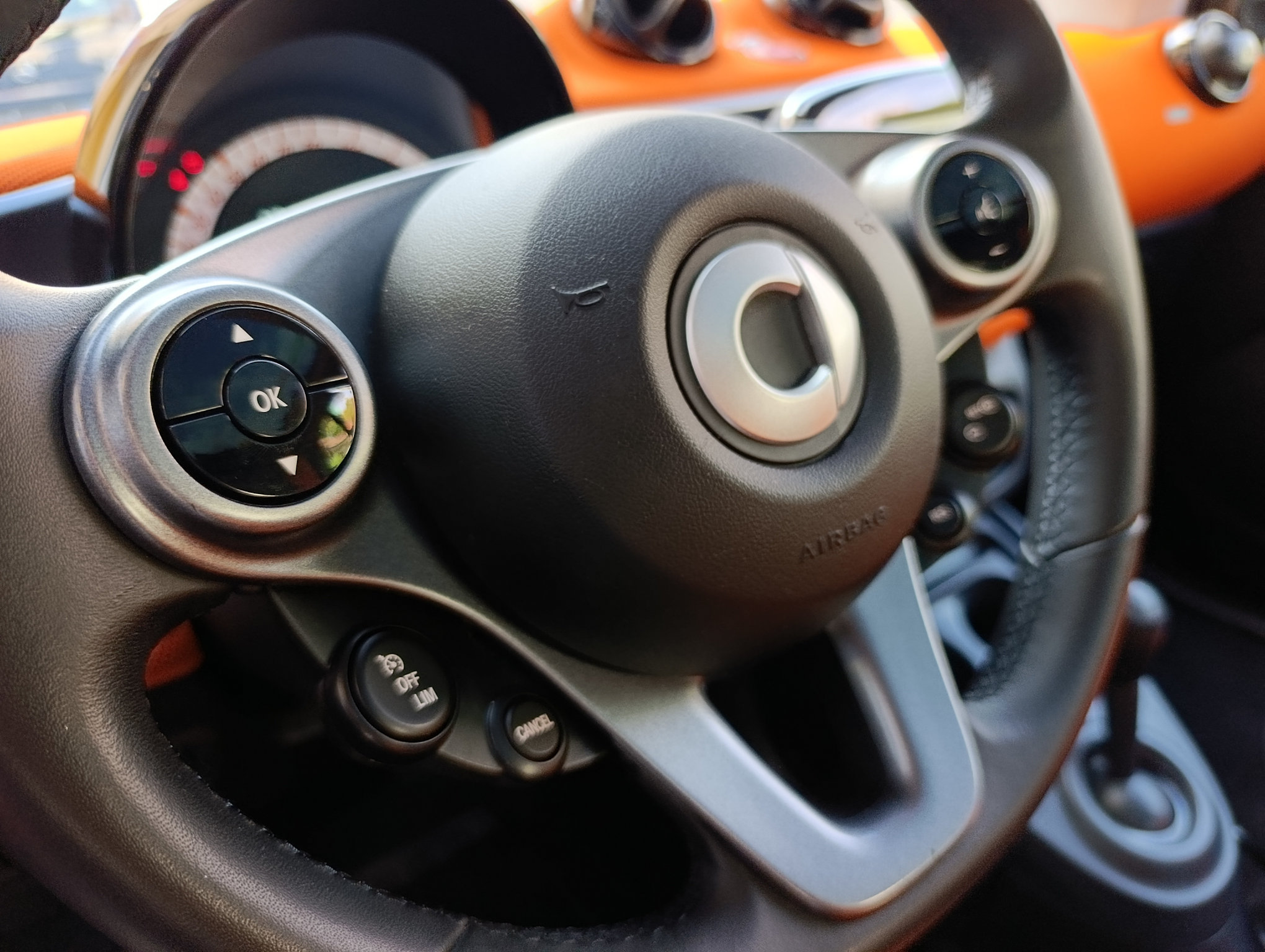 Smart Fortwo 1.0 Passion 71cv Orange automatica - immagine 17