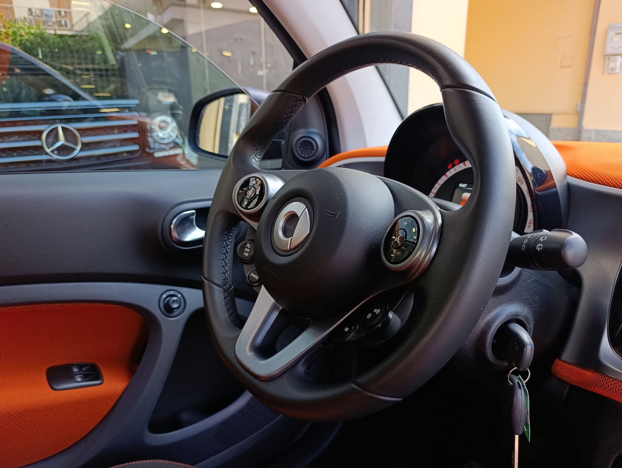 Smart Fortwo 1.0 Passion 71cv Orange automatica - immagine 21